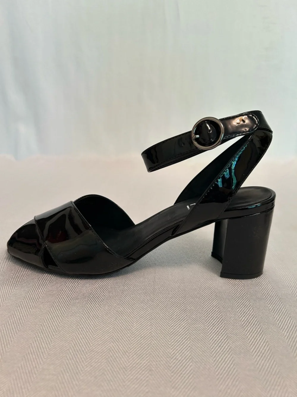 Vaneli Leah Black Patent Leather Block Heel Ankle Strap Sandals NIB